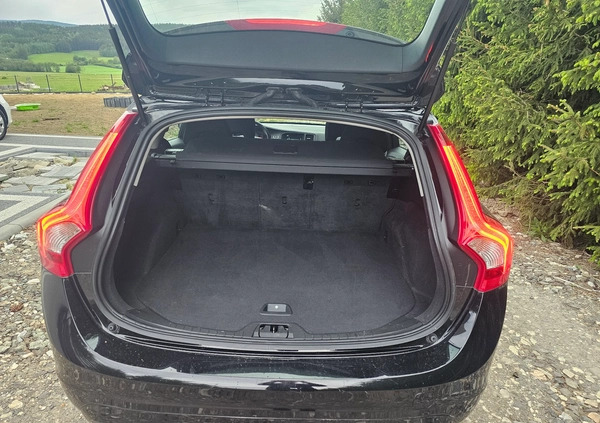 Volvo V60 cena 41800 przebieg: 193500, rok produkcji 2015 z Bytom małe 407